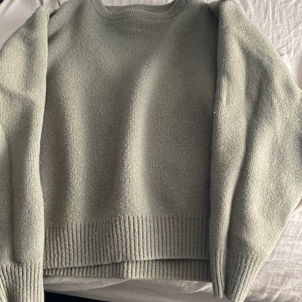 100% Virgin Wool Crewneck RARE